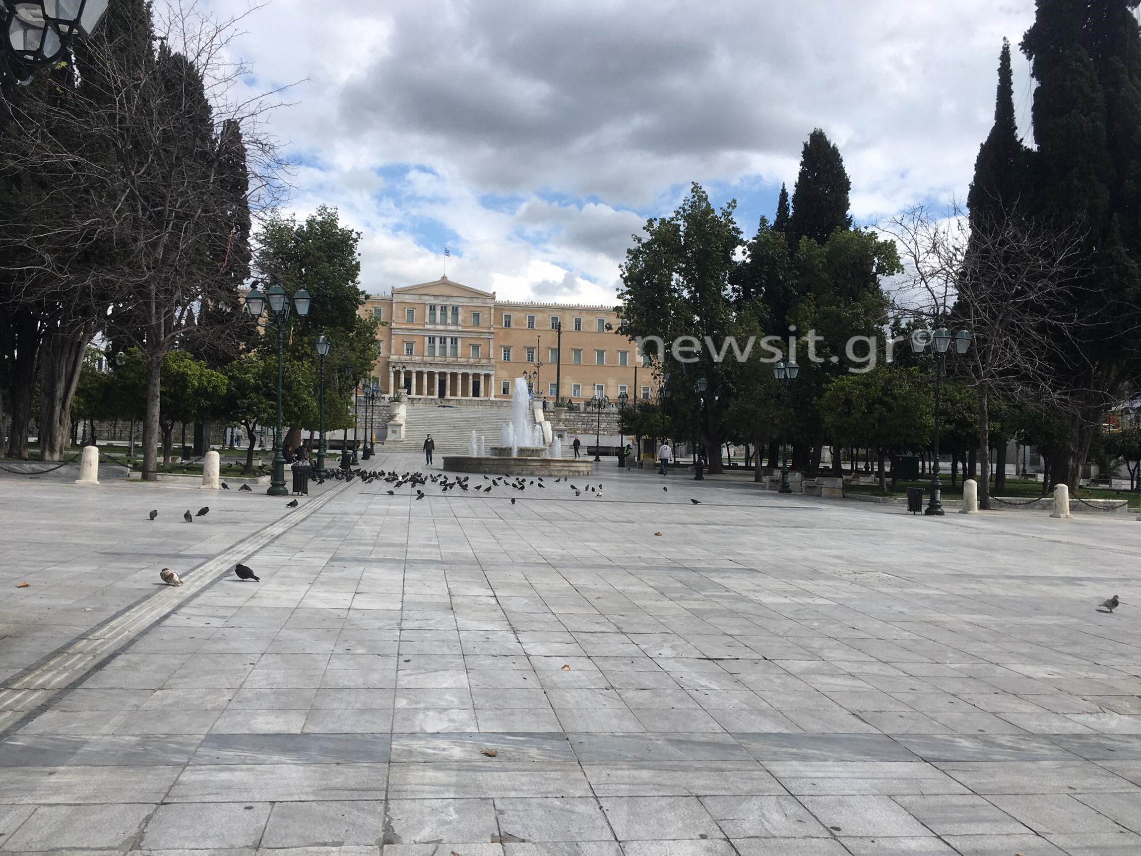Αθήνα: Μια πρωτεύουσα «φάντασμα»! Απίστευτες εικόνες
