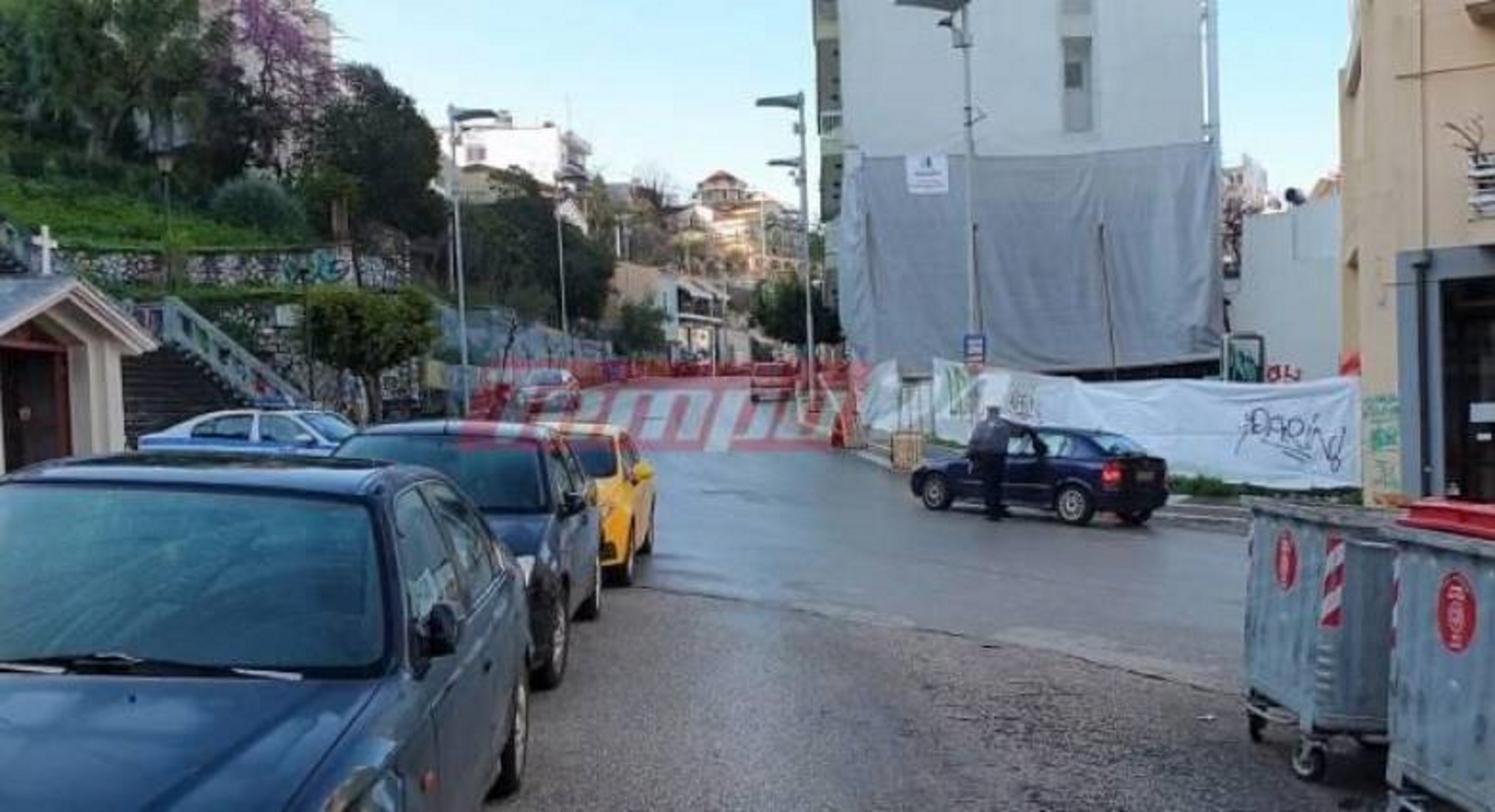 Αστυνομικό μπλόκο έξω από την εκκλησία του Αγίου Νικολάου στην Πάτρα