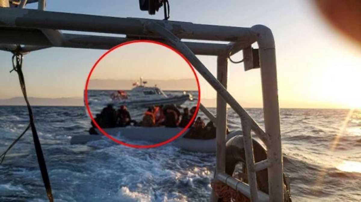 Βίντεο ντοκουμέντο: Τουρκική ακταιωρός συνοδεύει βάρκα με μετανάστες
