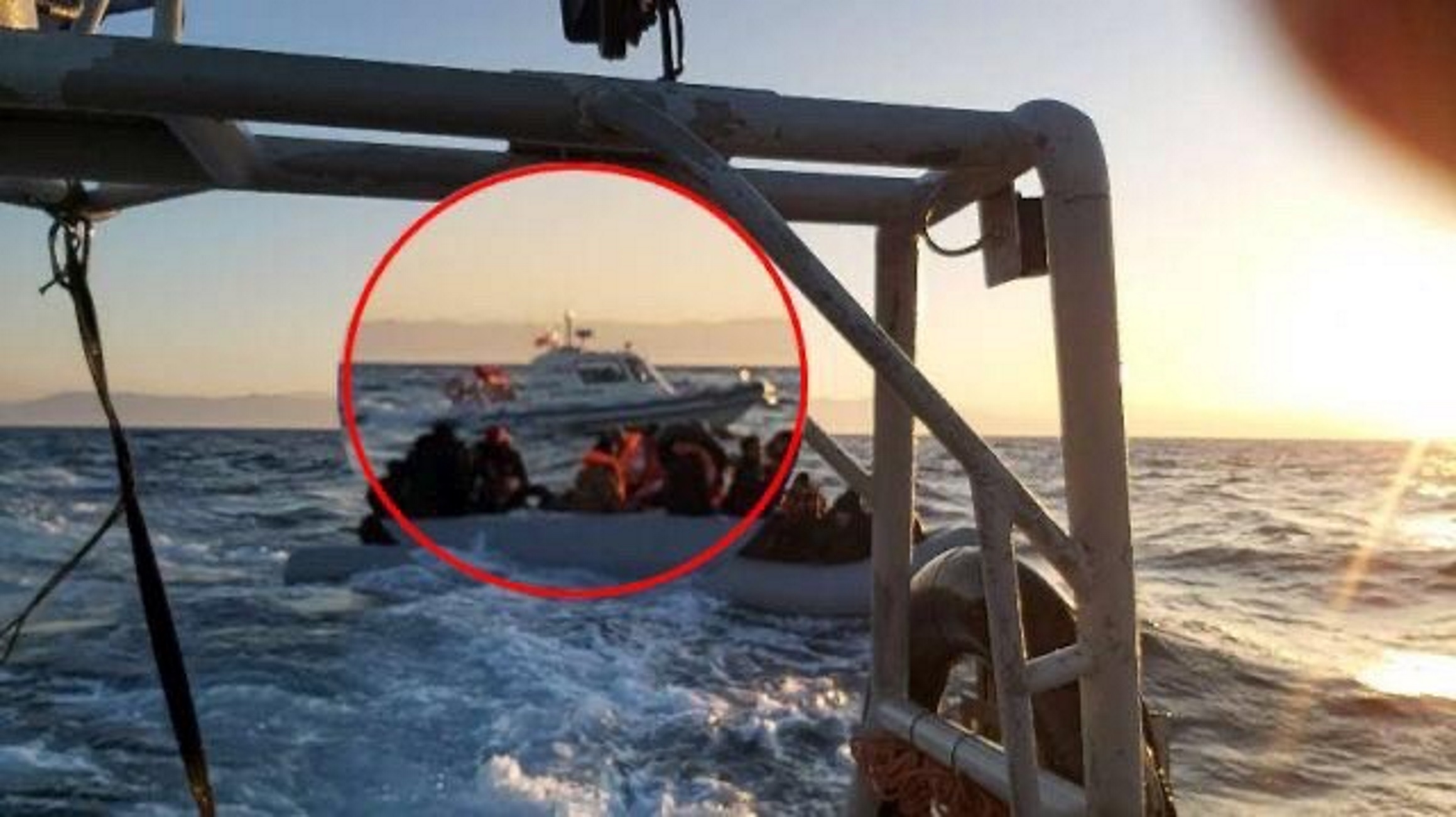 Βίντεο ντοκουμέντο: Τουρκική ακταιωρός συνοδεύει βάρκα με μετανάστες