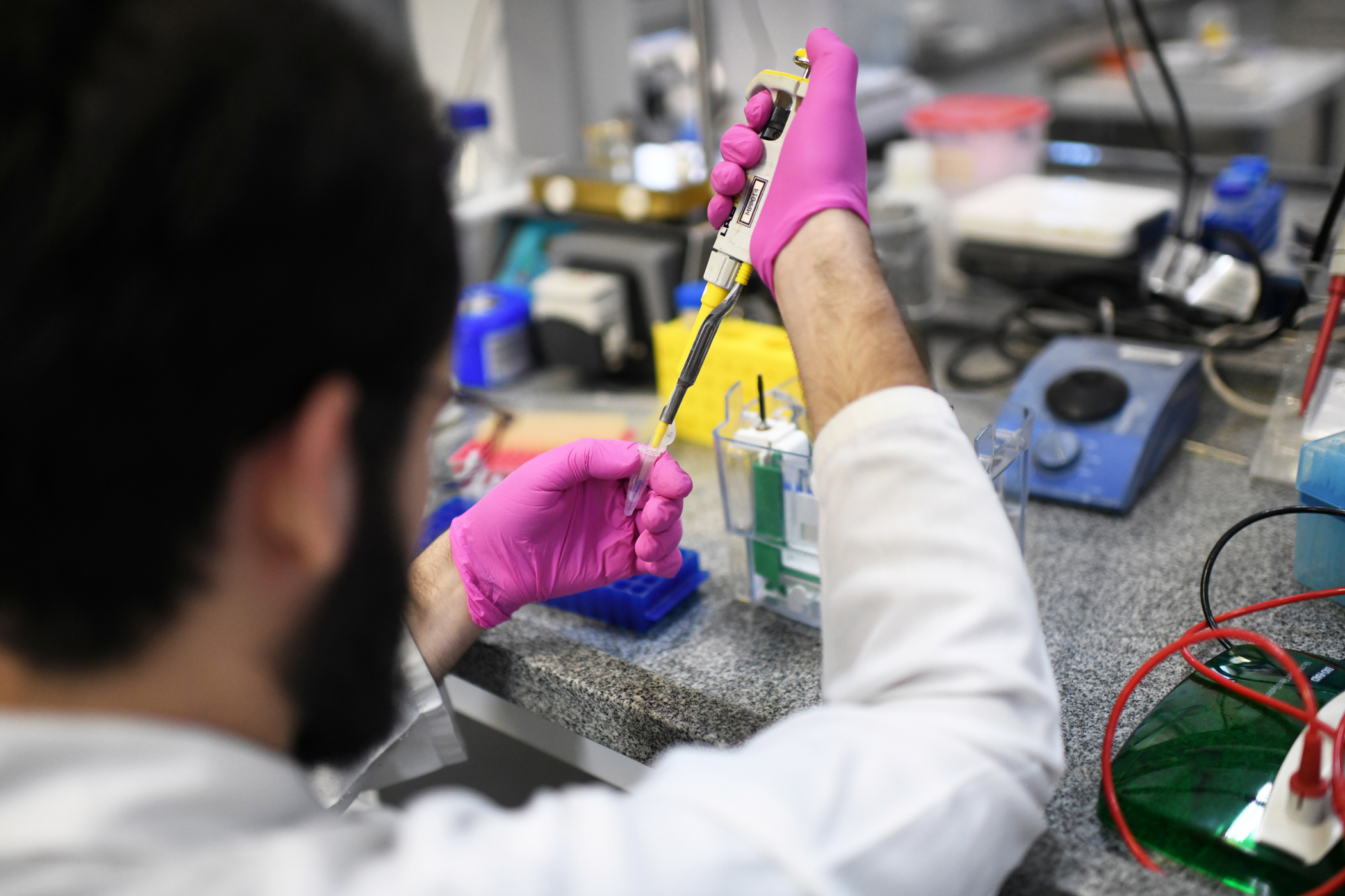 A researcher from the Institute of Biology at the Federal University of Rio de Janeiro (UFRJ) works to develop a new test to detect coronavirus infections in people, in Rio de Janeiro, Brazil, March 25, 2020. Picture taken March 25, 2020. REUTERS