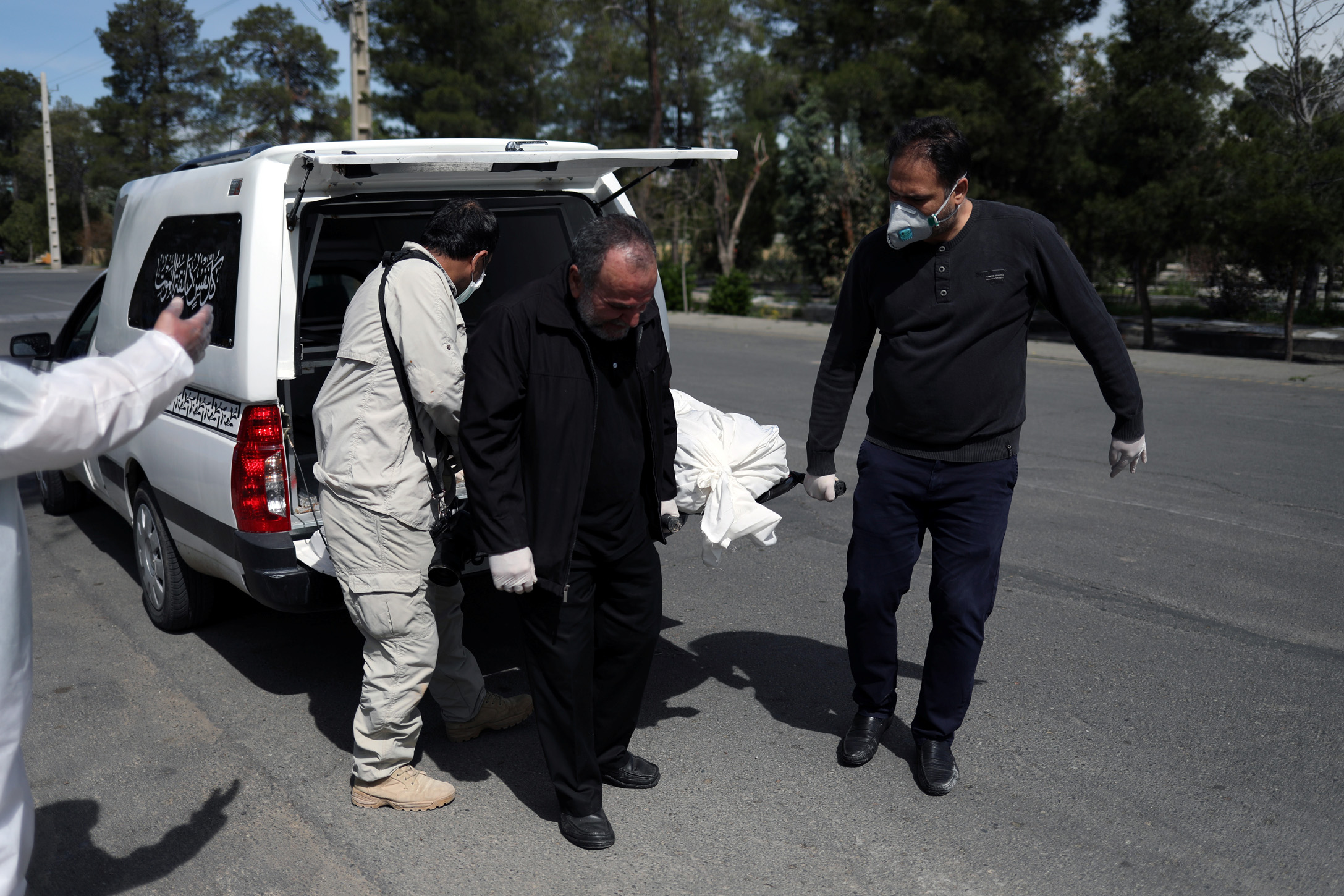 Iranian men carry the coffin of the journalist Abdollah Zavieh, who passed away due to coronavirus disease (COVID-19), to bury him at Behesht Zahra cemetery in Tehran, Iran, March 24, 2020. WANA (West Asia News Agency)