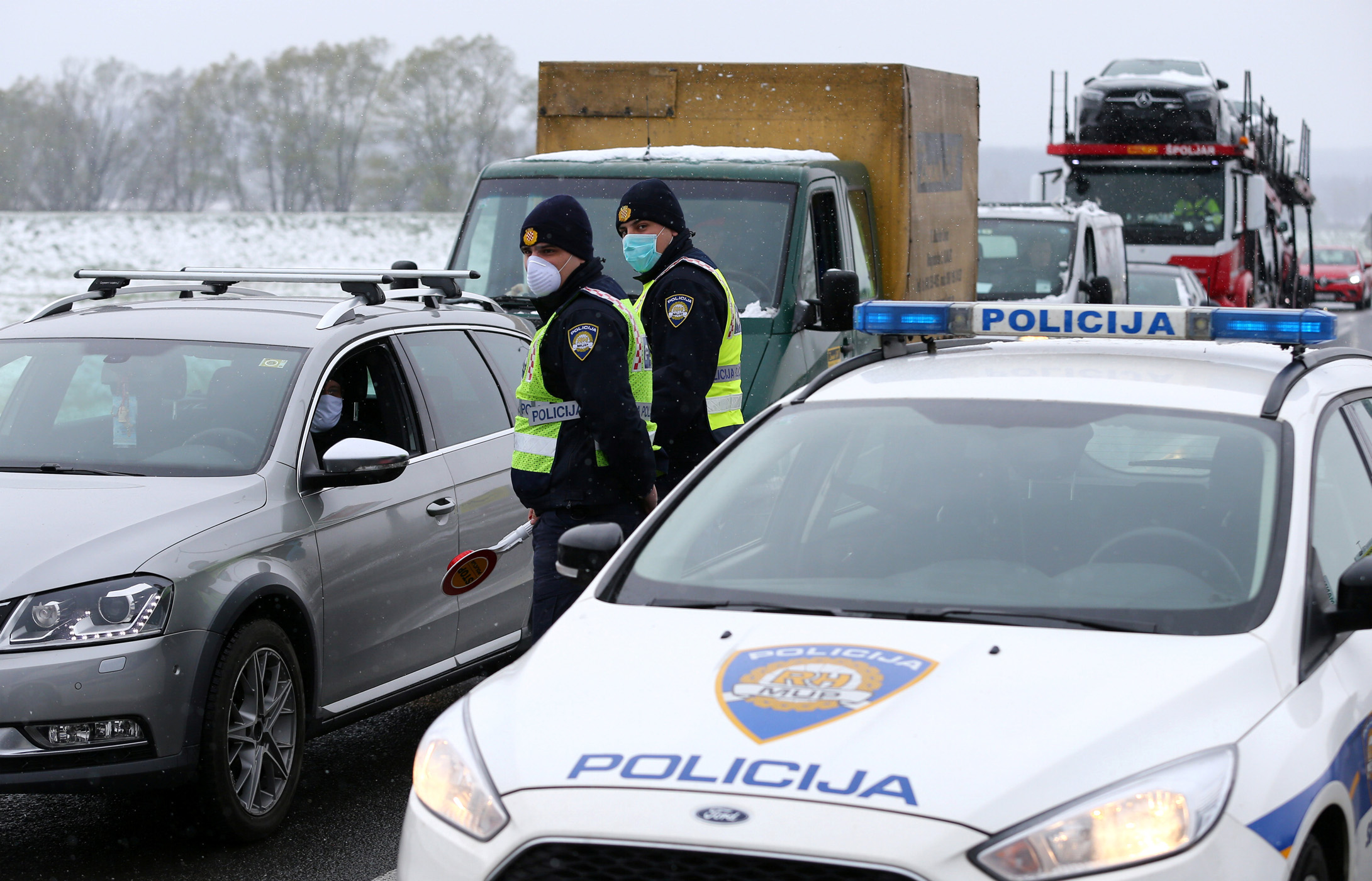 Police inspect cars who enter Zagreb as Croatia is stepping up measures to fight the coronavirus disease (COVID-19) outbreak, March 24, 2020. REUTER