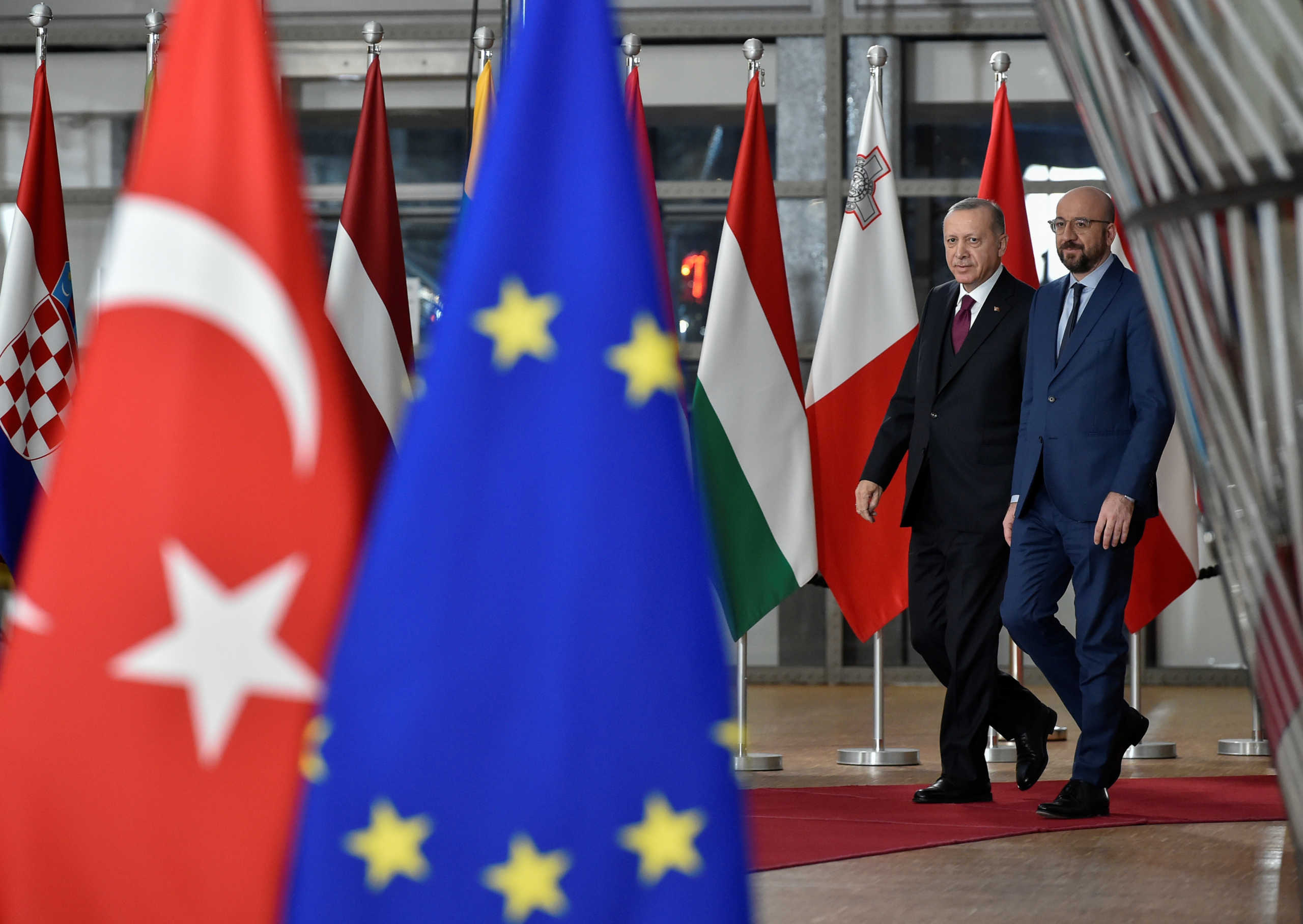 Zeit: O πόλεμος ματαιώνεται προς το παρόν – Οι τρεις λόγοι που οδήγησαν σε διάλογο τον Ερντογάν