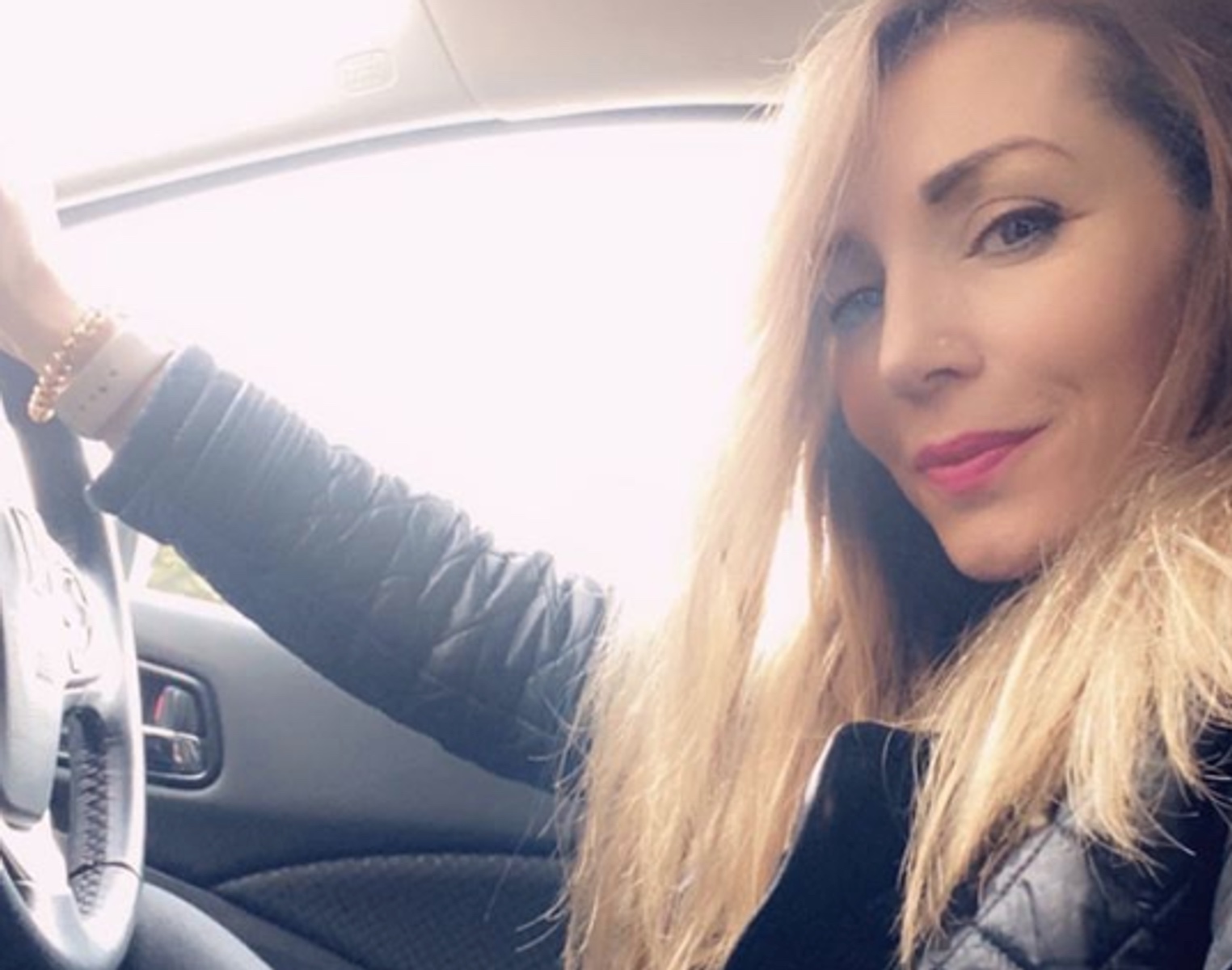 Μένουμε σπίτι: Η καλλίγραμμη Εύα Γαλάνη κάνει γυμναστική με τα τρία της παιδιά