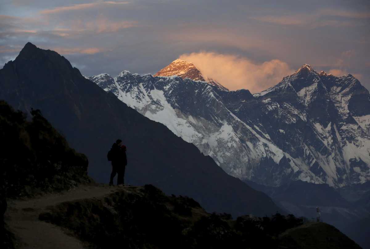 Η μαγική θέα του Everest από τα μάτια… ελικοπτέρου!