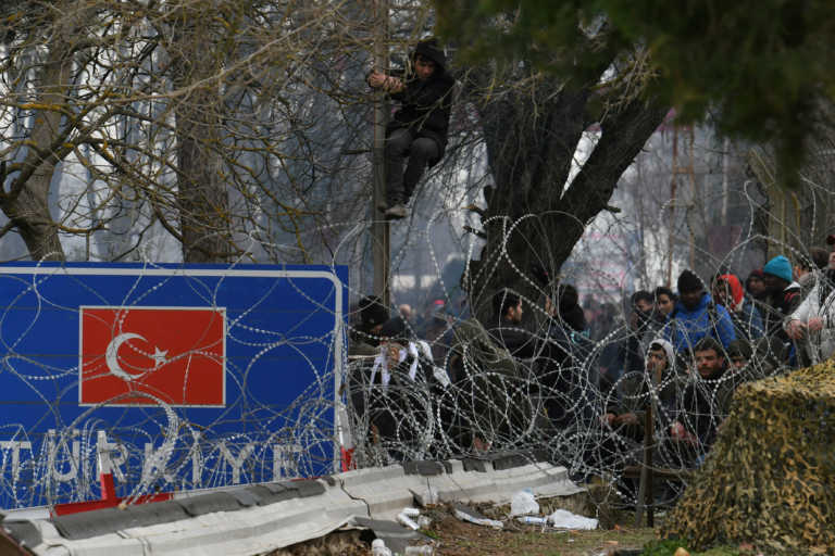 Πέτσας για δημοσίευμα Spiegel: Fake News τα περί δήθεν νεκρού μετανάστη από ελληνικά πυρά στον Έβρο