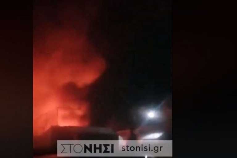 Λέσβος: Στις φλόγες το κέντρο υποδοχής μεταναστών στη Συκαμνιά! video