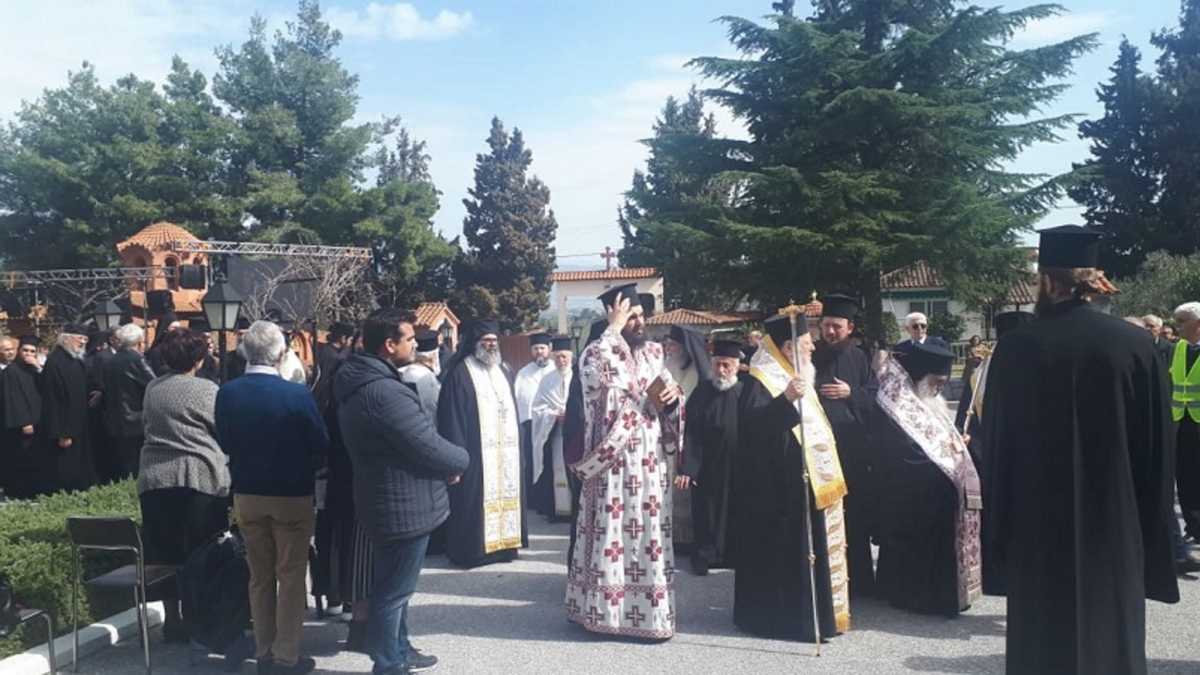 Θεσσαλονίκη: Ράγισαν καρδιές στο τελευταίο αντίο! Δάκρυα για τον “προστάτη των φυλακισμένων” (Φωτό)