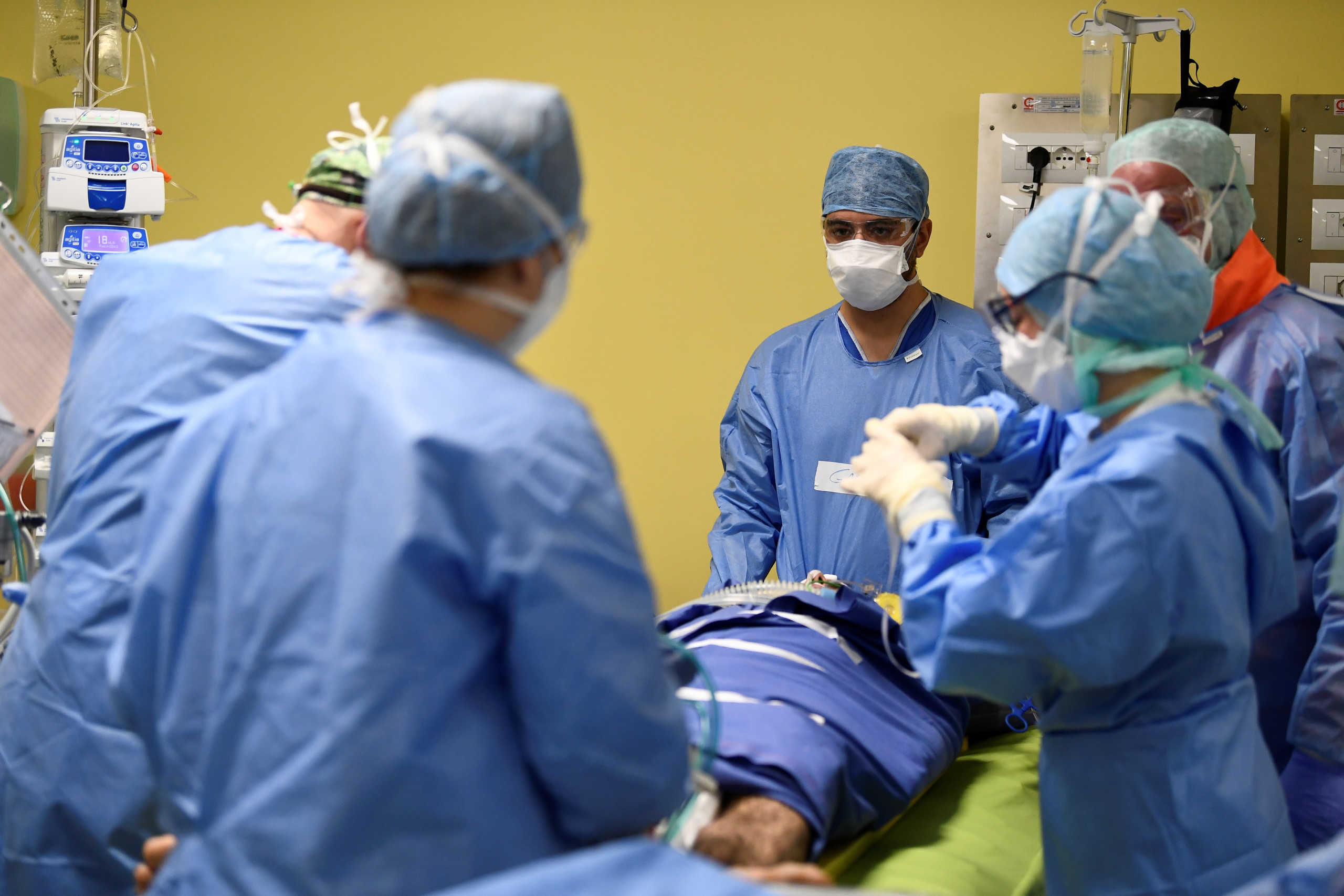 Members of the medical staff in protective suits treat a patient suffering from coronavirus disease (COVID-19) in an intensive care unit at the San Raffaele hospital in Milan, Italy, March 27, 2020. REUTERS