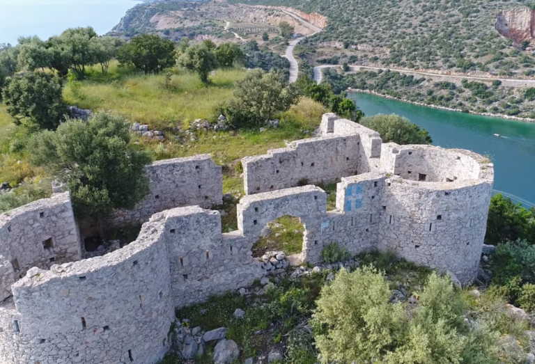 Κάστρο Φαβιέρου, o βράχος όπου οργανώθηκε ο πρώτος Ελληνικός Τακτικός Στρατός
