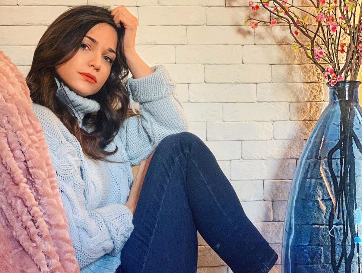 Η Κατερίνα Γερονικολού ποζάρει στο κρεβάτι της και στέλνει το δικό της μήνυμα [pic]