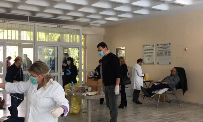 Κικίλιας: «Μείνετε σπίτι! Δώστε αίμα! Μην πηγαίνετε στα εξοχικά σας»