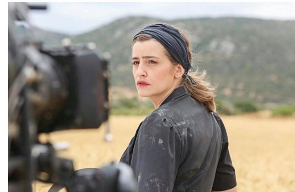 Δεν φαντάζεσαι πώς γυμνάζεται εν μέσω καραντίνας η Λενιώ από τις «Άγριες Μέλισσες»! [video]