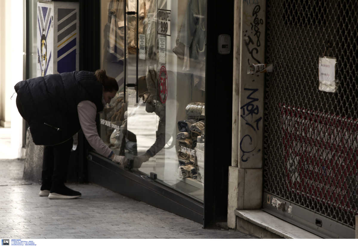 Θεσσαλονίκη: Διαρρήκτης άδειαζε μαγαζιά που έχουν κατεβάσει ρολά λόγω κορονοϊού