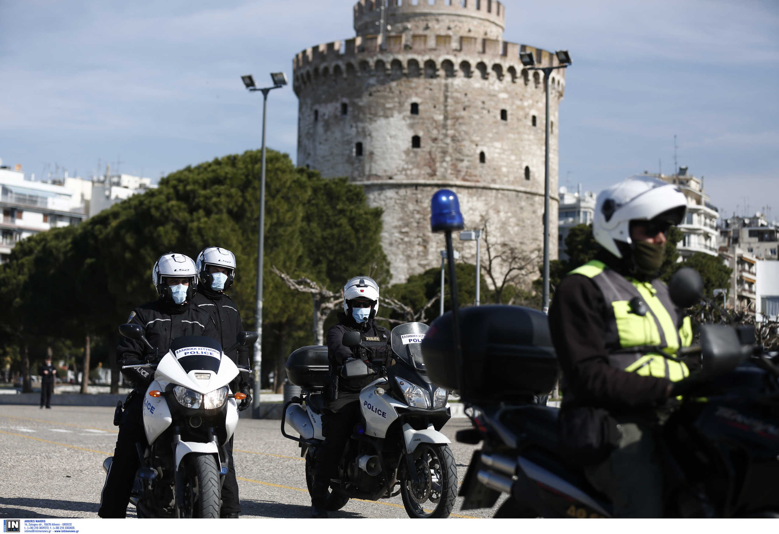 Λευκός Πύργος: Τρεις συλλήψεις για καταστροφές και μήνυση από τον Δήμο