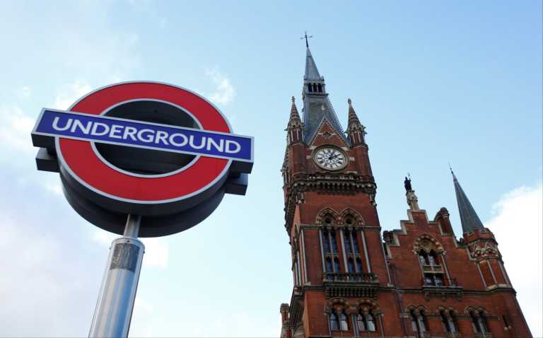 Σκηνές τρόμου σε σταθμό του μετρό στο Λονδίνο - Άνδρας αυτοκτόνησε με μαχαίρι μπροστά σε δεκάδες επιβάτες