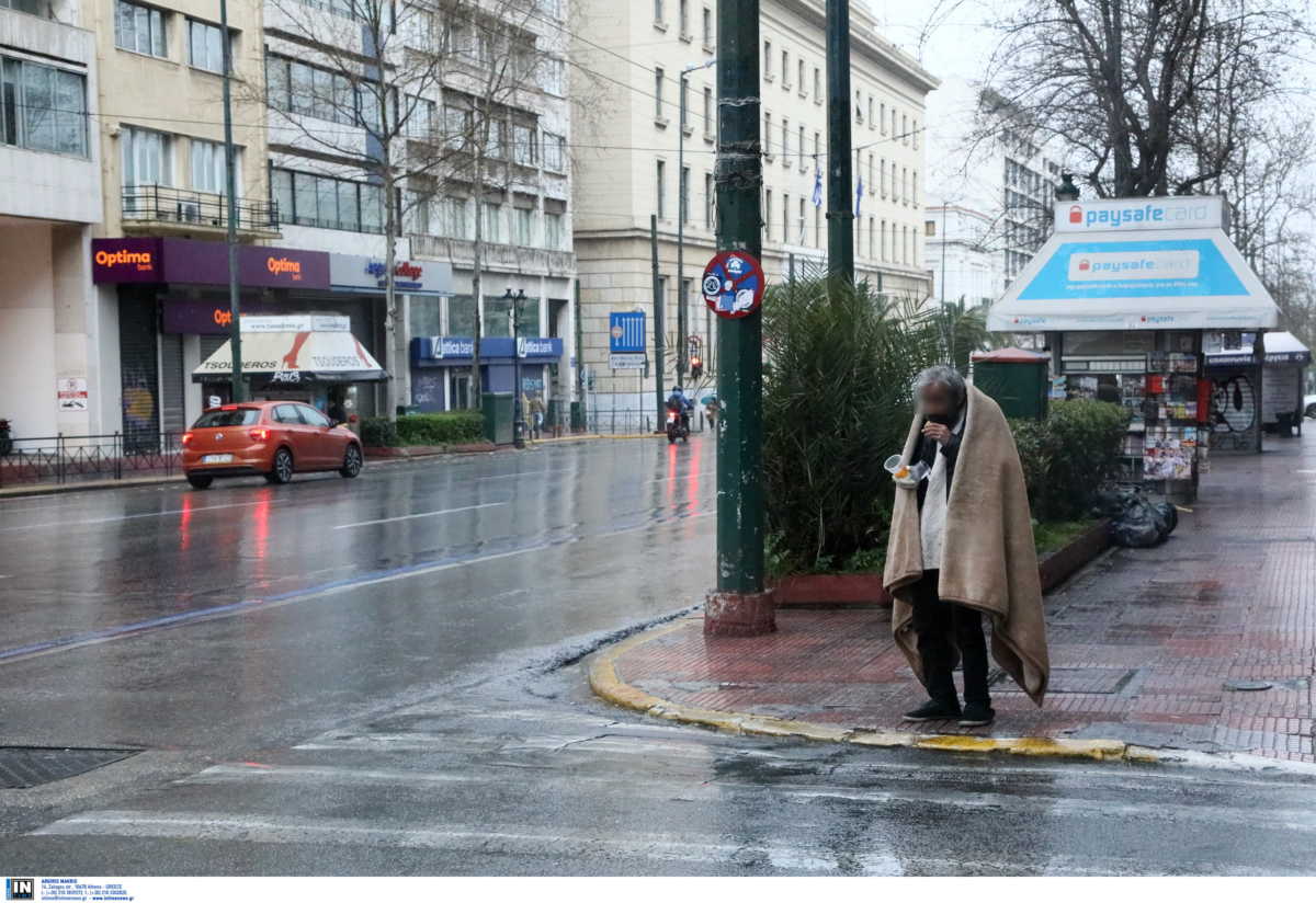 Είναι βαριά η μοναξιά! Καλούν για να πουν ένα “γεια” στις γραμμές Ψυχολογικής Υποστήριξης