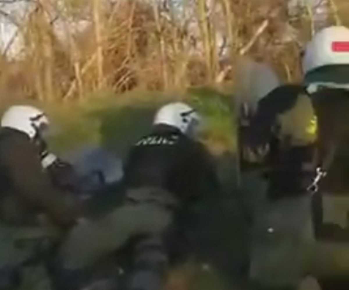Έβρος: Βίντεο ντοκουμέντο με επίθεση σε άντρες των ΜΑΤ! Η στιγμή που ακούγονται πυροβολισμοί
