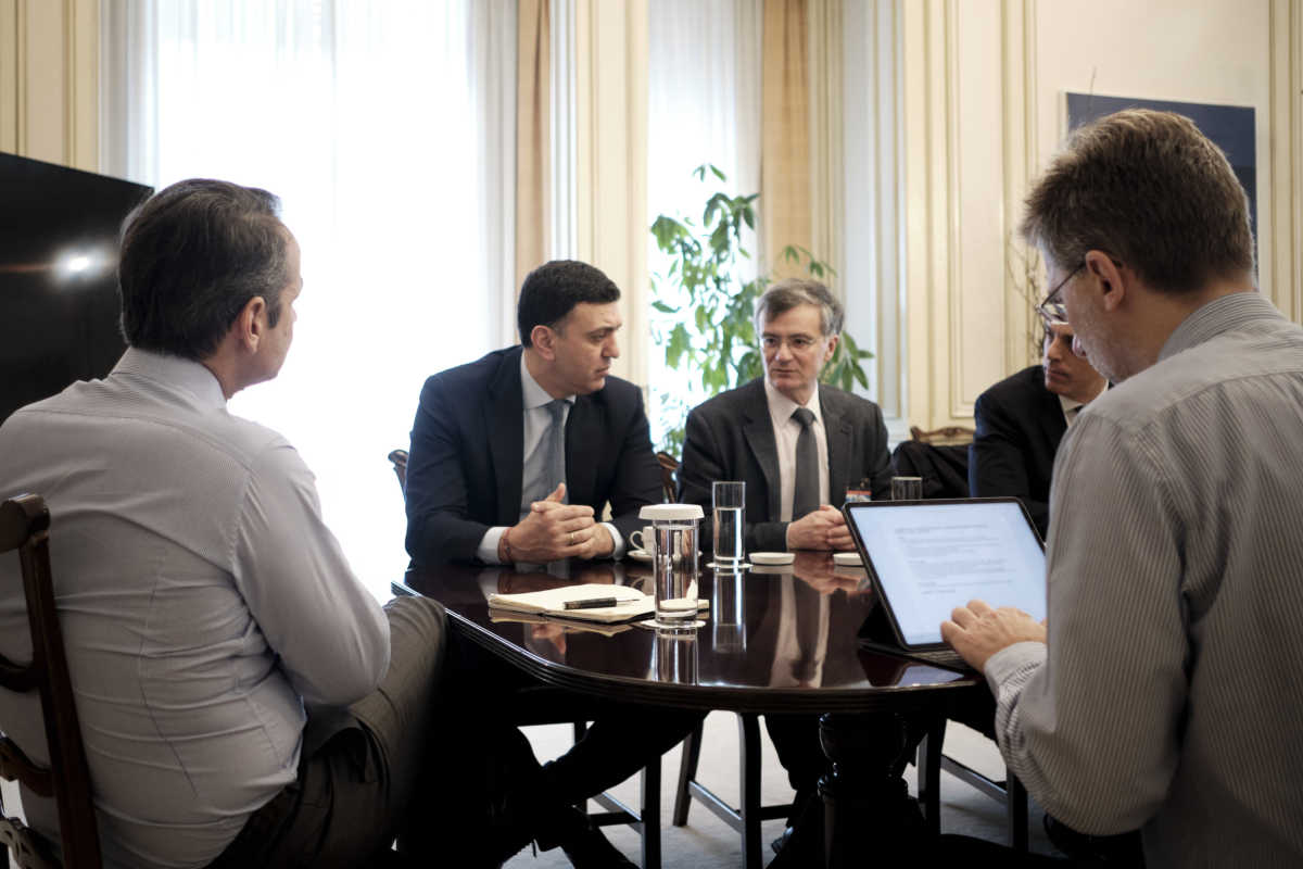 Η δυσφορία των υπουργών στην ενημέρωση Τσιόδρα και η αντίδραση Μητσοτάκη (Βίντεο)