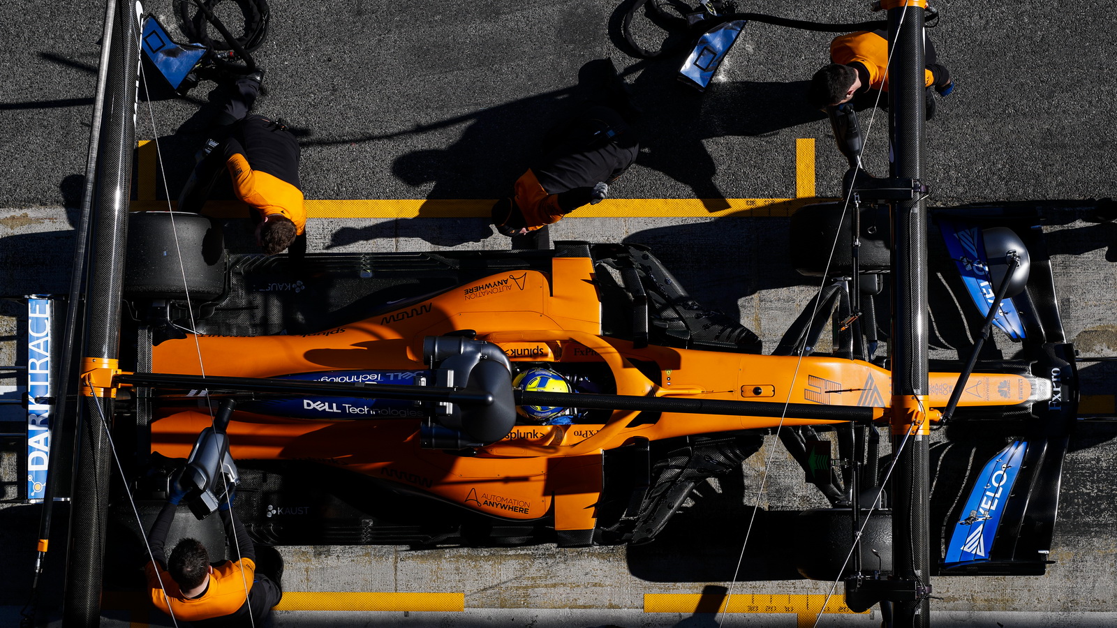 NORRIS Lando (gbr), McLaren Renault F1 MCL35, action pitstop during the first session of the Formula 1 Pre-season testing 2020 from February 19 to 21, 2020 on the Circuit de Barcelona-Catalunya, in Montmelo, Barcelona, Spain - Photo Florent Gooden