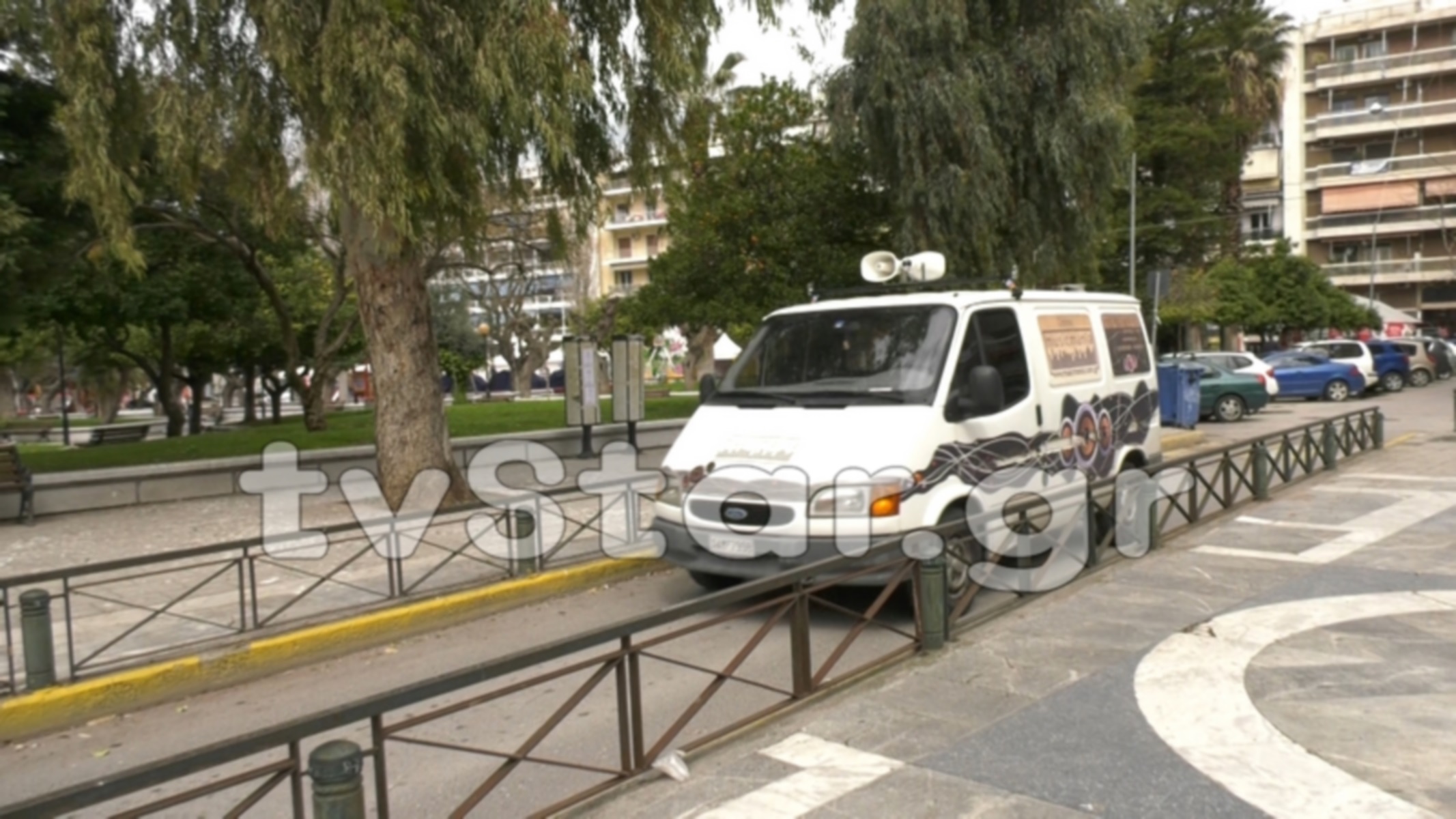 25η Μαρτίου: Αυτοκίνητα με μεγάφωνα έπαιζαν τον Εθνικό Ύμνο στη Χαλκίδα (video)