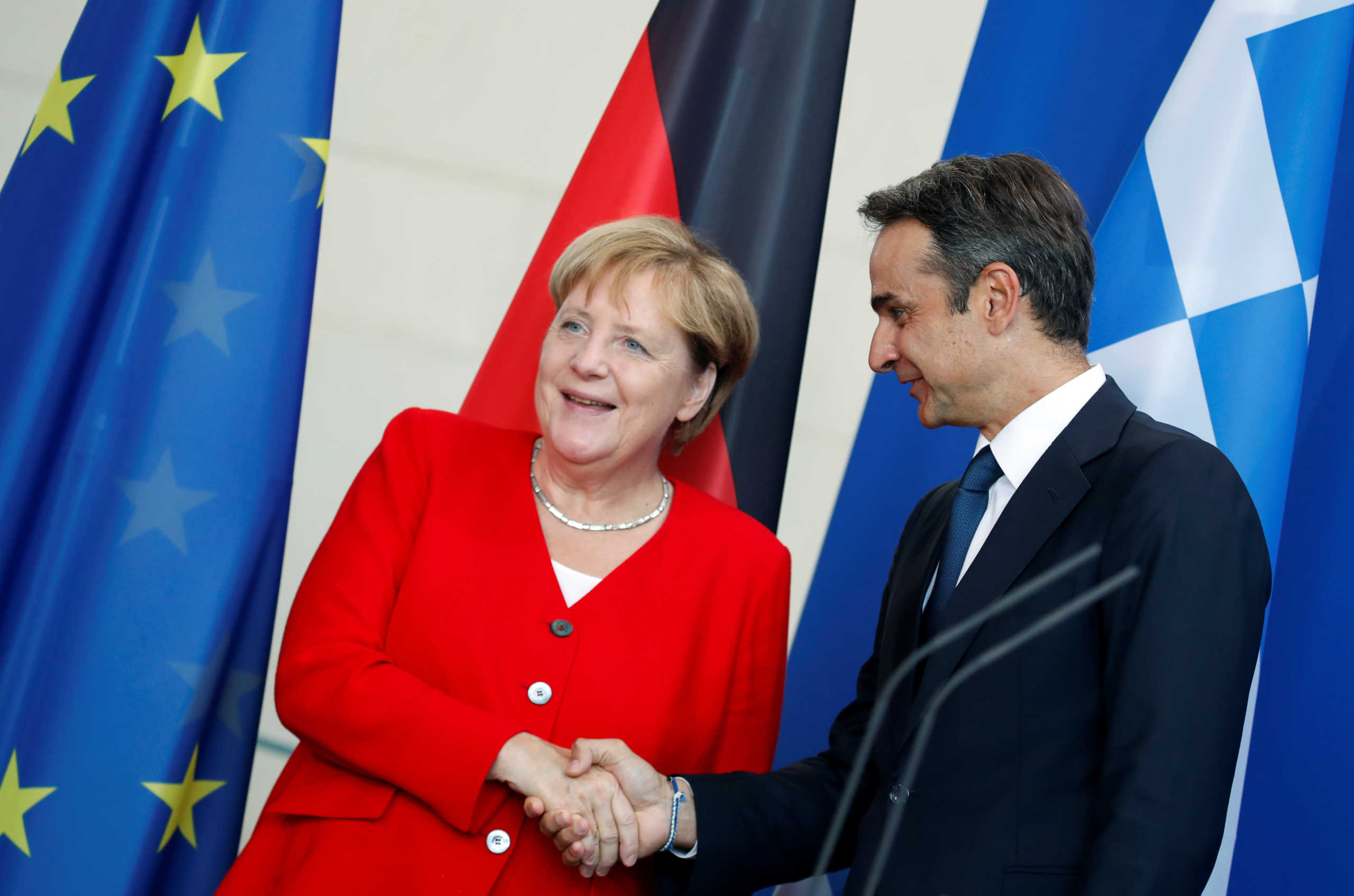 Greece's Prime Minister Kyriakos Mitsotakis shakes hands with German Chancellor Angela Merkel during a news conference after their meeting in Berlin, Germany, August 29, 2019.   REUTERS