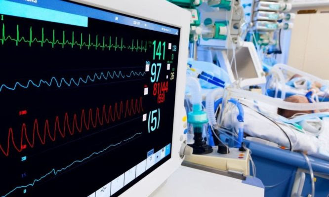 Μηχανήματα ΜΕΘ και νοσοκομειακό υλικό προσφέρουν στο Δημόσιο οι φαρμακοβιομηχανίες