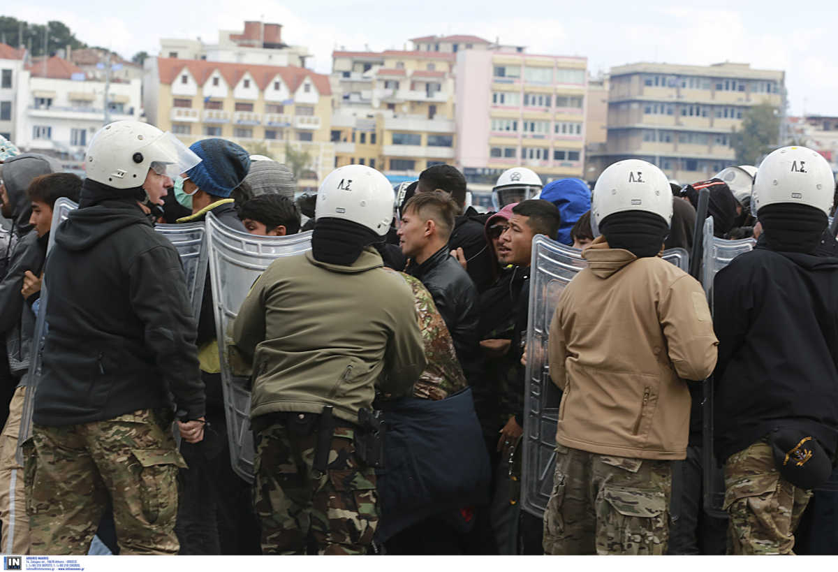 Μυτιλήνη: Επεισόδια στο λιμάνι από αιτούντες άσυλο που θέλουν να φύγουν με το πλοίο
