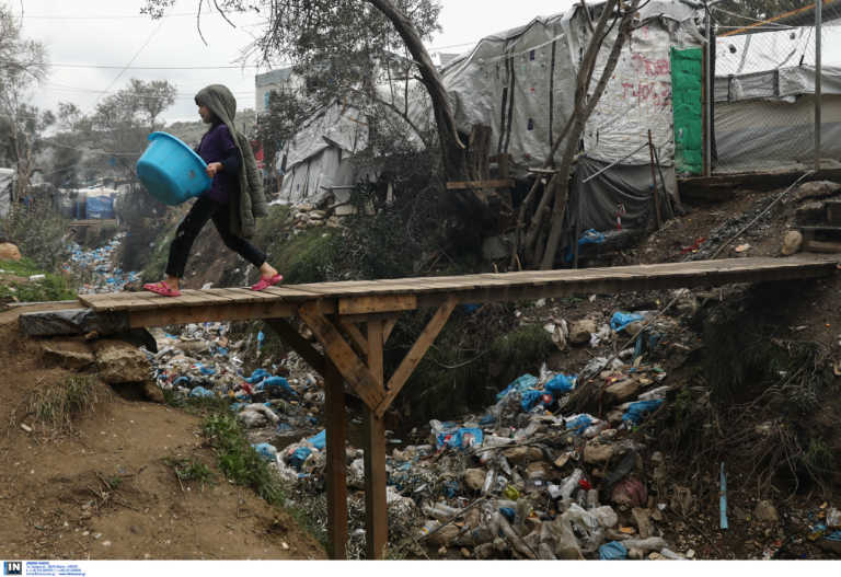 Λέσβος: Νέες εικόνες στην κόλαση της Μόριας! Σκουπίδια και βλέμματα παραίτησης (Φωτό)