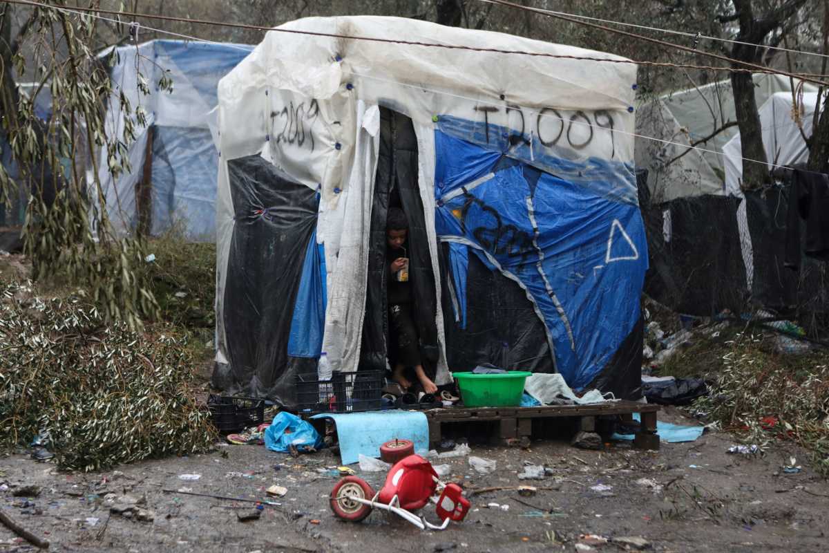 Μηνυτήρια αναφορά Μουτζούρη για τη ΜΚΟ που “μίλησε” για «ελληνικό τμήμα» της Λέσβου