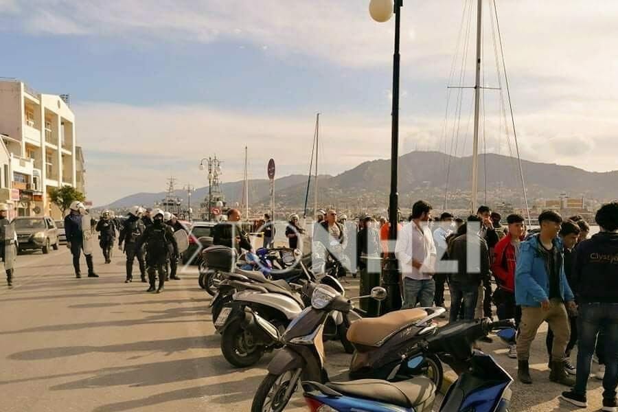 Μόρια: Αλήθειες και fake news για τους πρόσφυγες που πήγαν στο λιμάνι