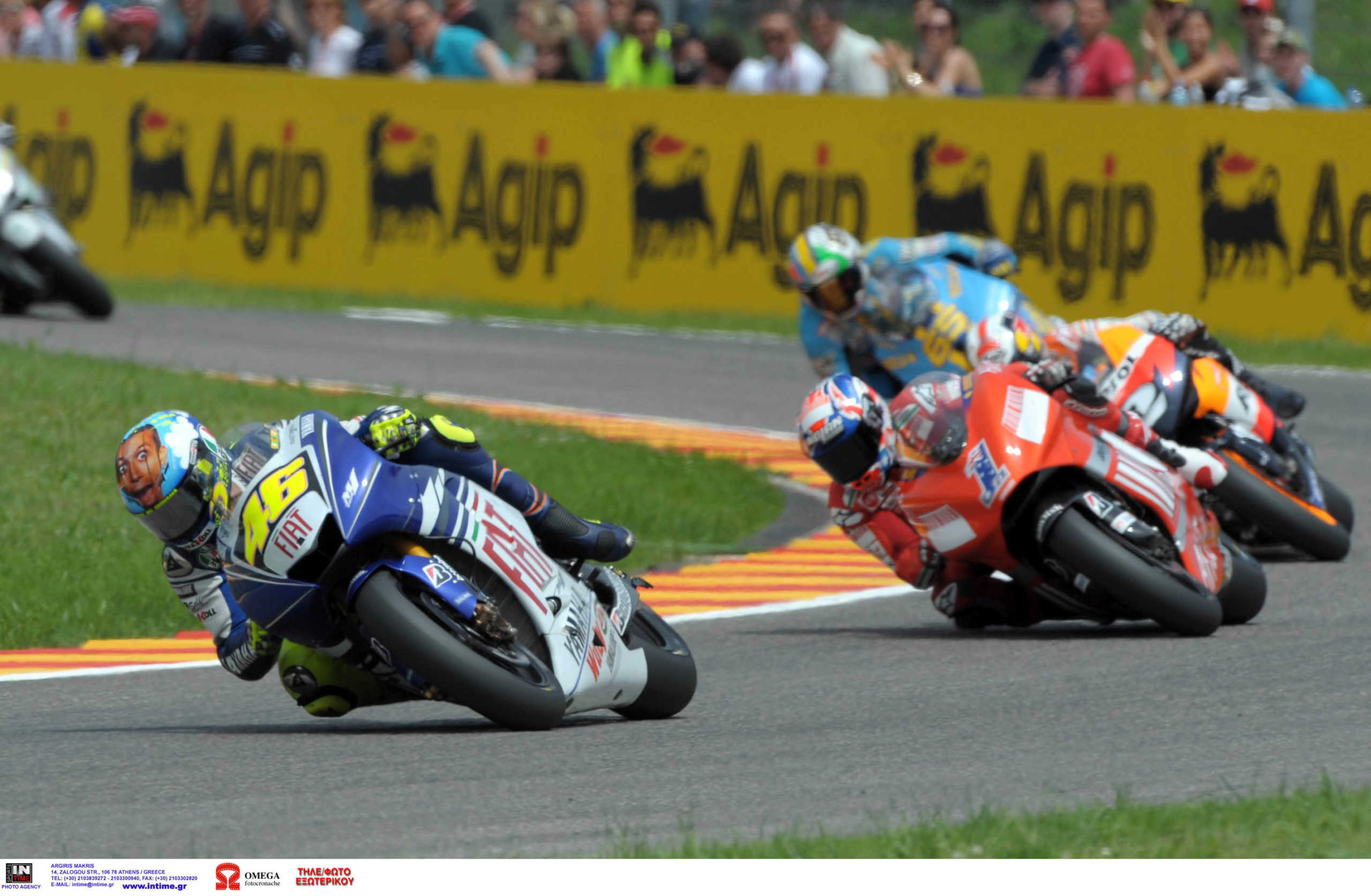 Foto Omega
Mugello 01 - 06 - 2008
Motomondiale 2008 Gran premio di Italia Classe MotoGp
nella foto: VALENTINO ROSSI CON LA SUA YAMAHA IN FUGA PER LA VITTORIA