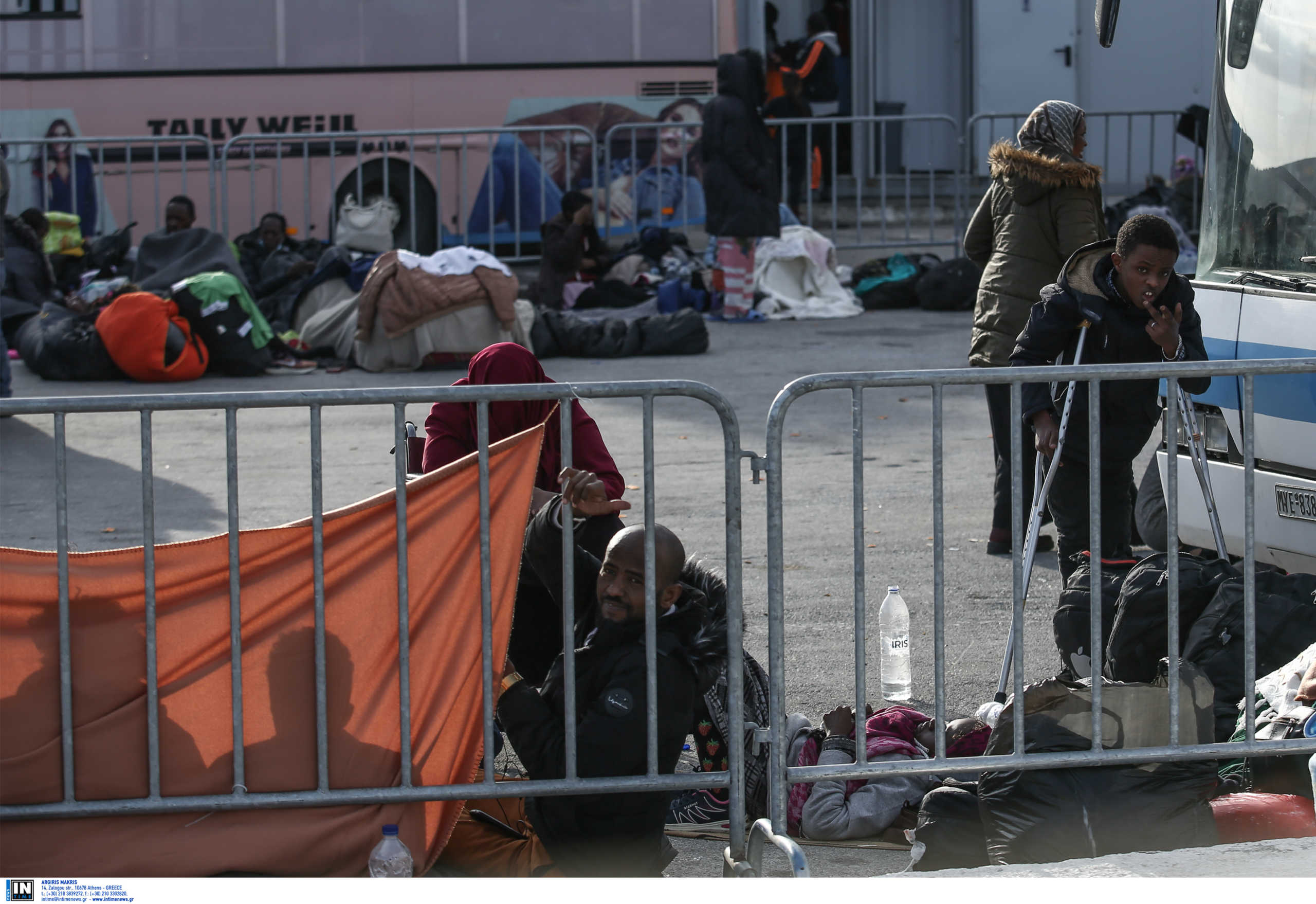 Μυτιλήνη: Έδεσε το αρματαγωγό που θα φιλοξενήσει οικογένειες προσφύγων! Καζάνι που βράζει το νησί