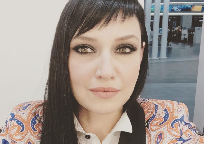 Με κορονοϊό η Αθηναΐς Νέγκα: «Με επισκέφτηκε κι έμενα ο παλιό ιός. Είναι ήπια τα συμπτώματά μου…»