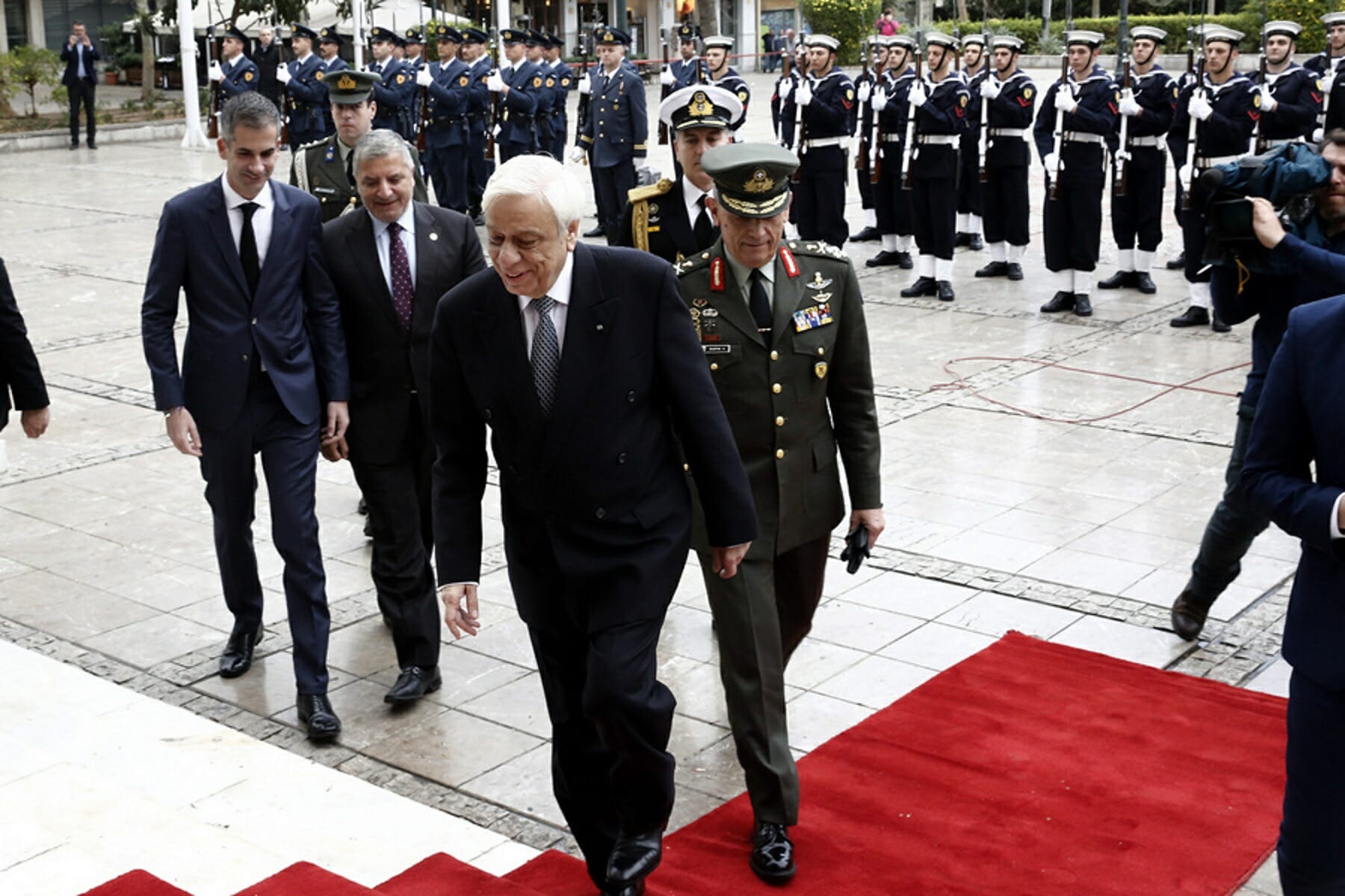 Ο Πρόεδρος της Δημοκρατίας Προκόπης Παυλόπουλος (Κ) προσέρχεται στην Αρχιεπισκοπική και Συνοδική  Θεία Λειτουργία για την Εορτή  της Κυριακής της Ορθοδοξίας, στον Ιερό ναό της Μητρόπολης Αθηνών, Κυριακή 08 Μαρτίου 2020. ΑΠΕ-ΜΠΕ
