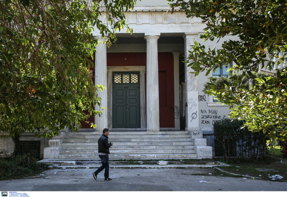 Πολυτεχνείο: Εκκένωσε κτίριο με δεκάδες μετανάστες η ΕΛΑΣ