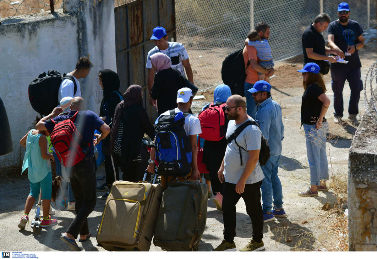 Οι αναγνωρισμένοι πρόσφυγες θα αποχωρούν από τις δομές σε 30 ημέρες