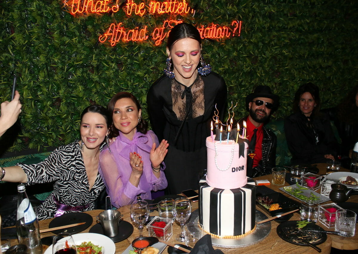 Γενέθλια για την Ραμόνα Βλαντή: Το λαμπερό πάρτι και η εντυπωσιακή τούρτα! Φωτογραφίες