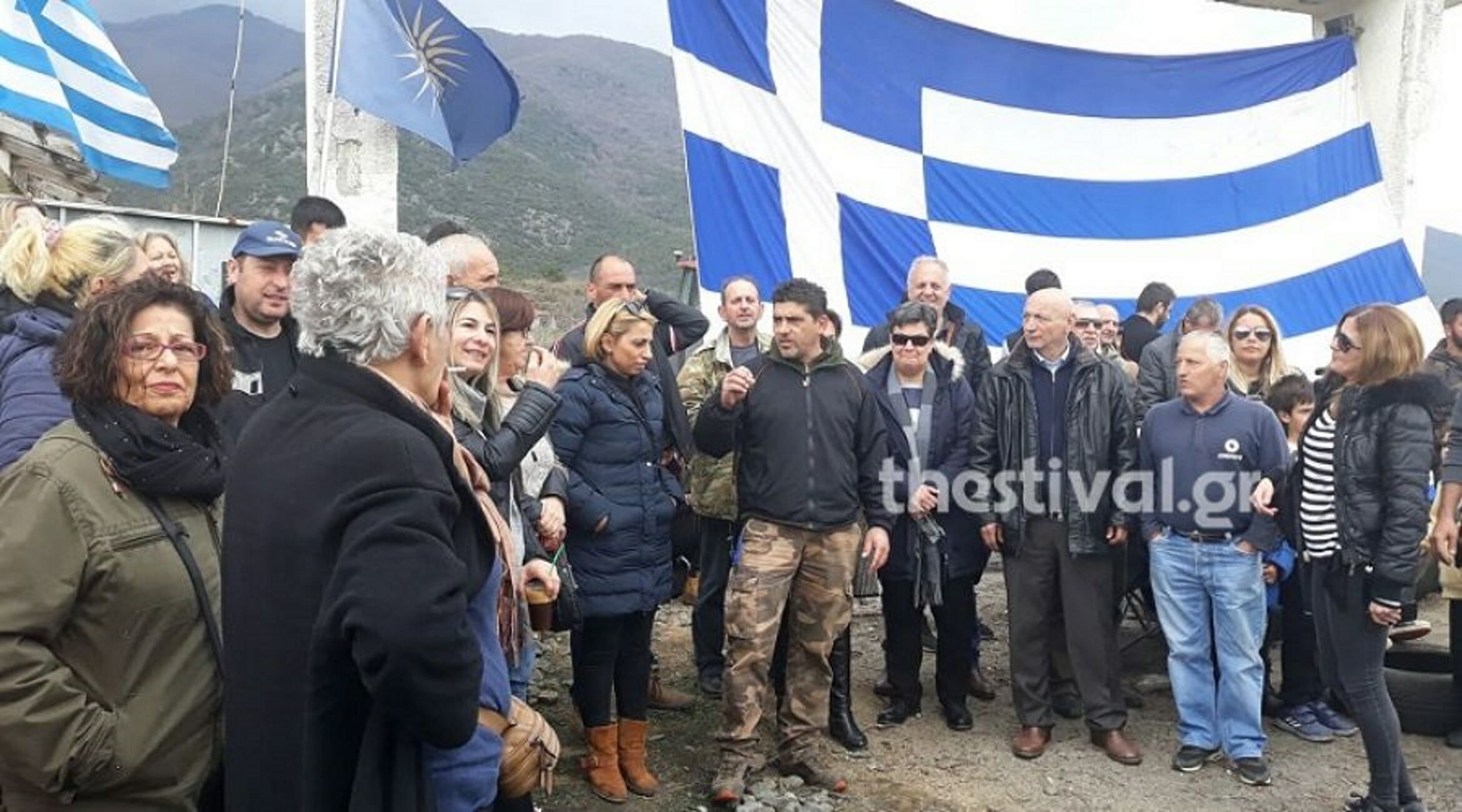 Σέρρες: Κάνουν σκοπιές για να μπλοκάρουν την κατασκευή κλειστής δομής για πρόσφυγες και μετανάστες (Βίντεο)