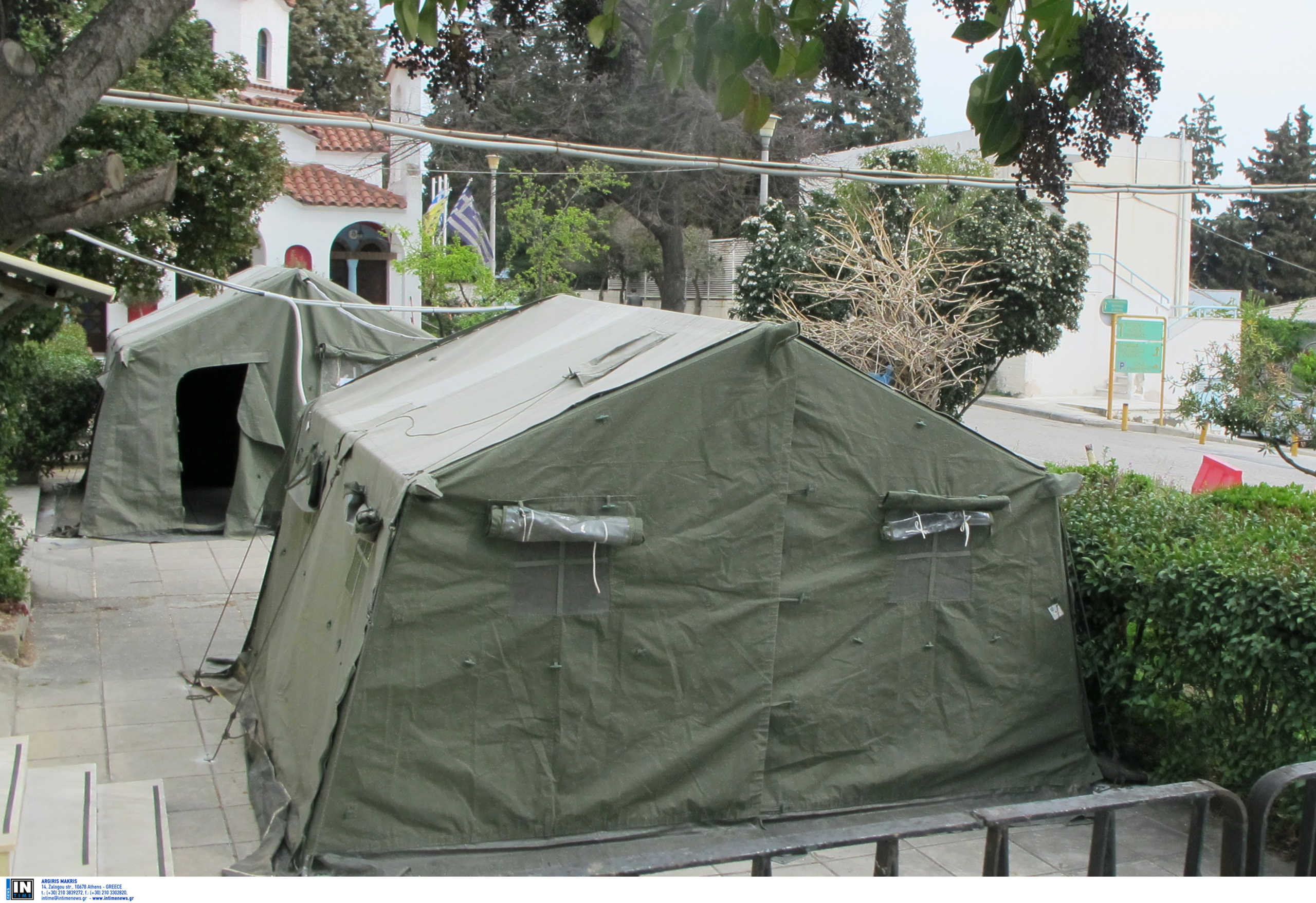 Θεσσαλονίκη: Στρατιωτικές σκηνές για την υποδοχή ασθενών στο νοσοκομείο του Αγίου Παύλου