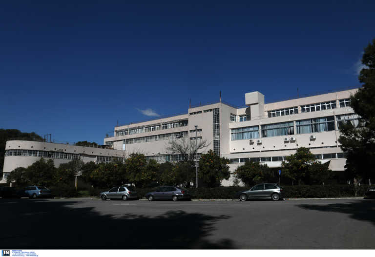 Κραυγή αγωνίας από γιατρό του Σωτηρία στο newsit.gr: Οι ελλείψεις σε προσωπικό και υλικά οδήγησαν στα κρούσματα κορονοϊού 