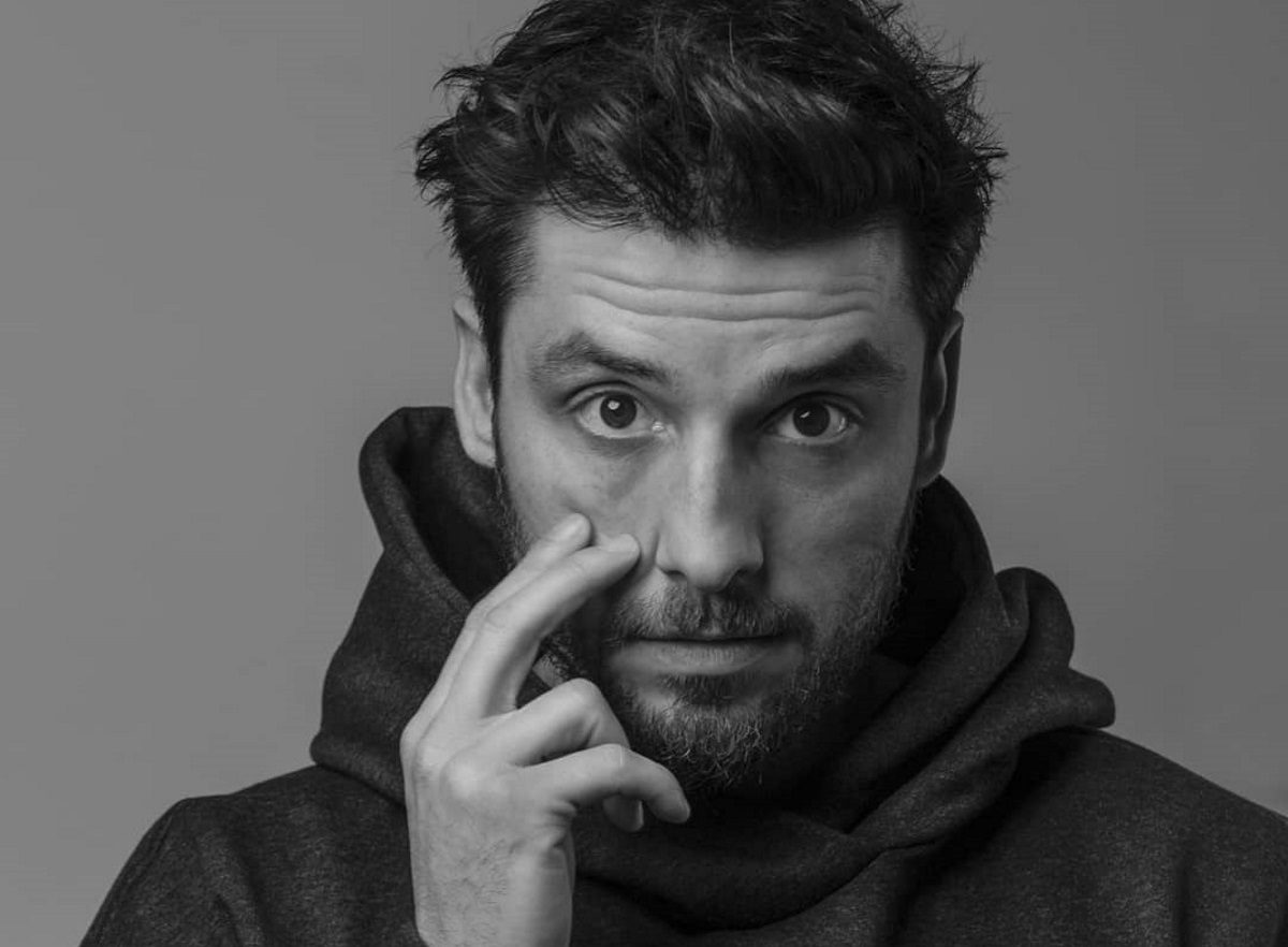 Ο Σπύρος Χατζηαγγελάκης κάνει jogging στους άδειους δρόμους της Αθήνας! [video]