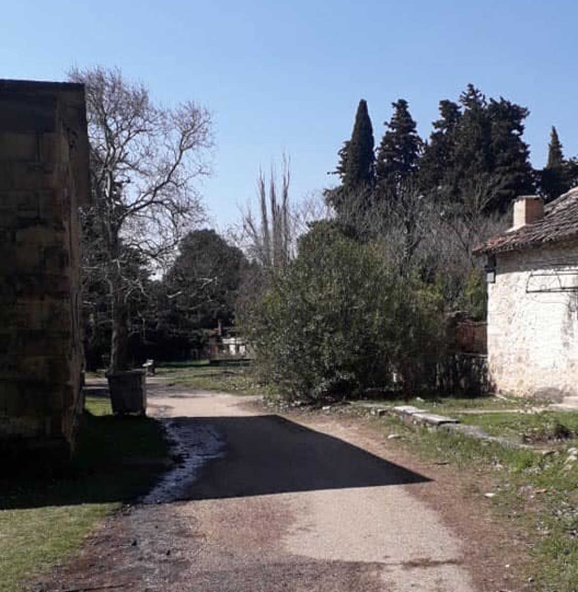 Κορονοϊός: Περιπολίες στο Τατόι για όσους είχαν ορέξεις για… περίπατο στο ιστορικό κτήμα (pics)