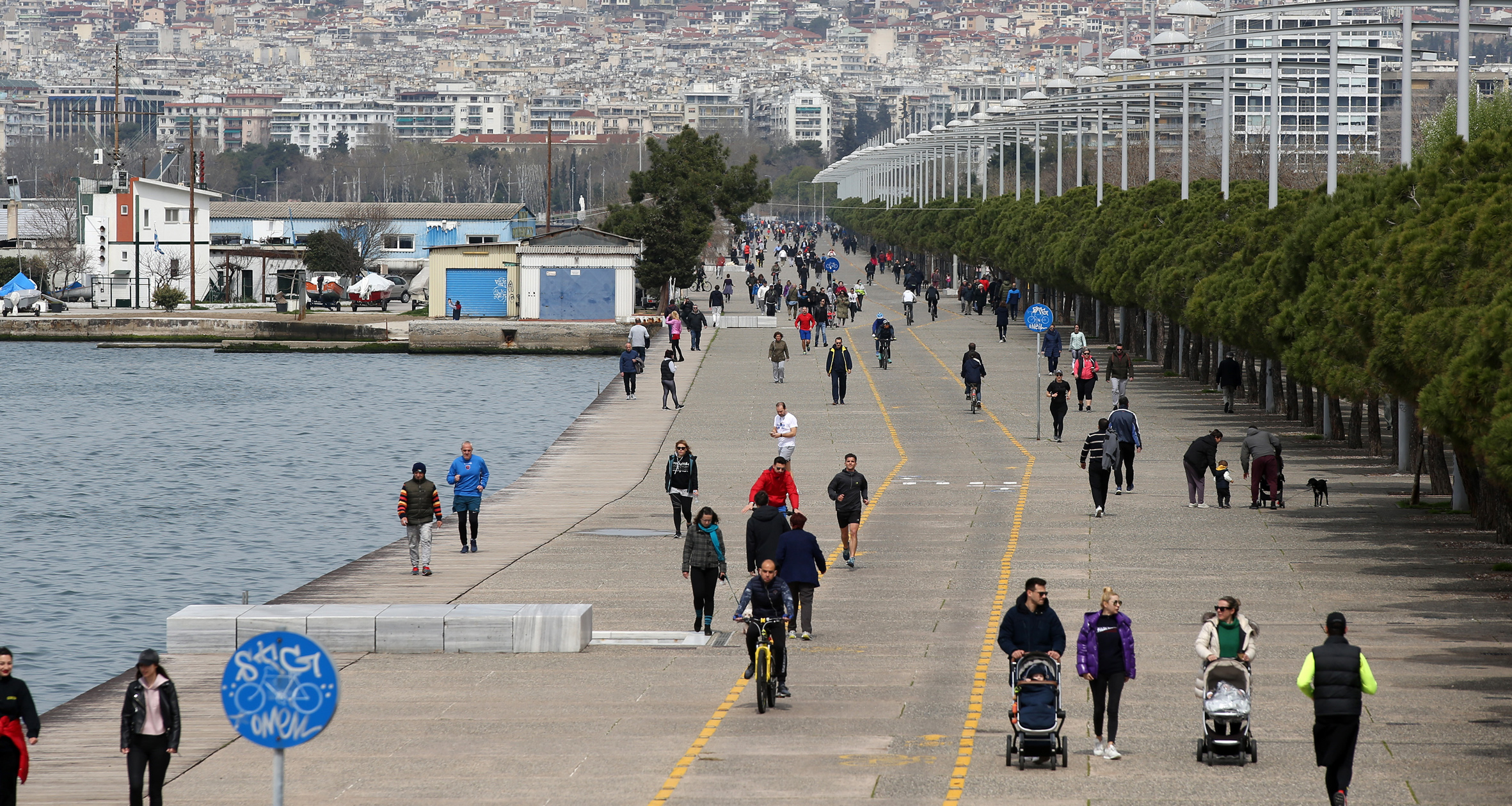 Κορονοϊός: Δεν βάζουν μυαλό και τους βάζουν λουκέτο – Κλείνει η παραλία της Θεσσαλονίκης