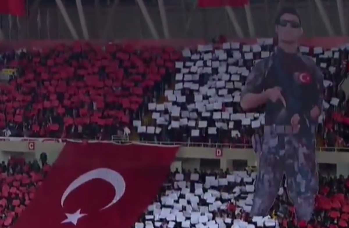Κορεό με Τούρκους στρατιώτες στο γήπεδο της Σίβασπορ! videos