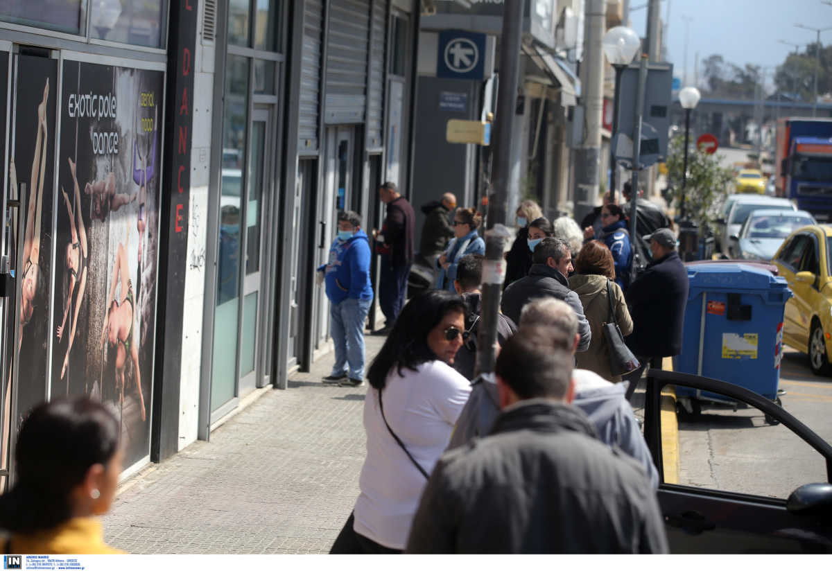 Στέλνουν αστυνομικούς στις τράπεζες λόγω συνωστισμού! Η εντολή της ΓΑΔΑ