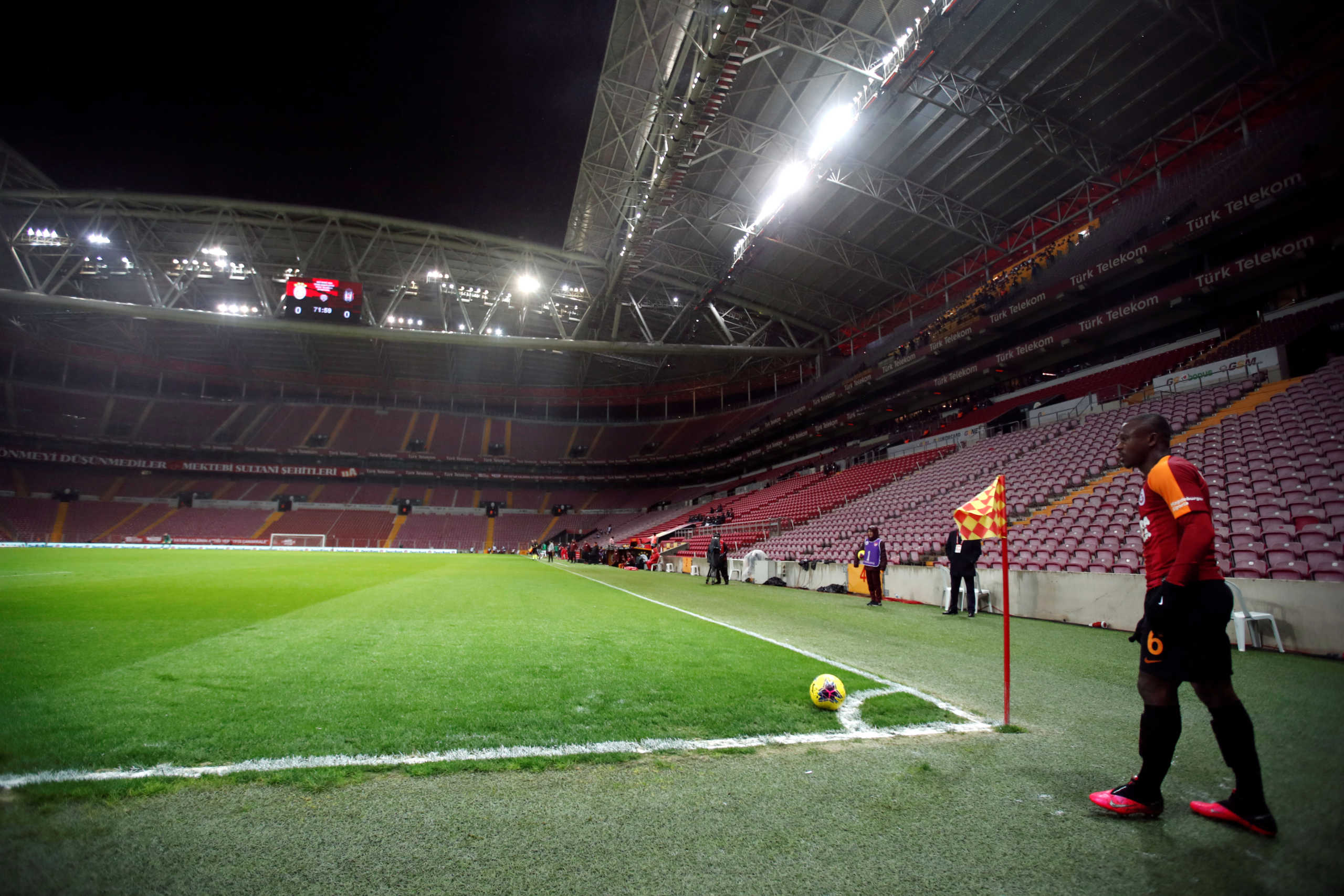 Soccer Football - Super Lig - Galatasaray v Besiktas - Turk Telekom Stadium, Istanbul, Turkey - March 15, 2020   Galatasaray's Jean Michael Seri takes a corner as the match is played behind closed doors as the number of coronavirus cases grow around the world   REUTERS