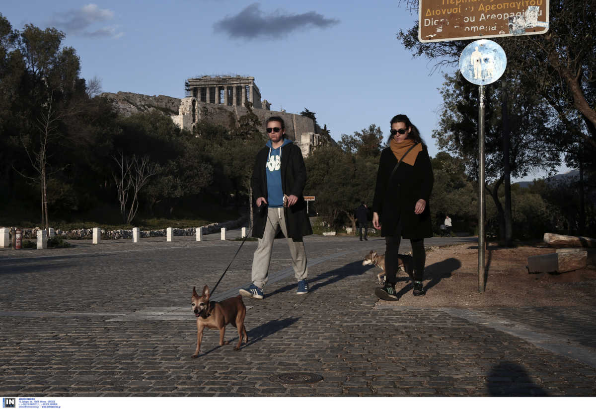 Καιρός: «Τσιμπάει» η θερμοκρασία, συνεχίζονται βροχές και καταιγίδες