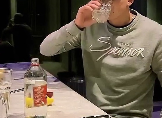 Γιος θρυλικού ποδοσφαιριστή με κορονοϊό δεν έχει γεύση 12 μέρες! Πίνει ξύδι και δεν καταλαβαίνει τίποτα! ΒΙΝΤΕΟ